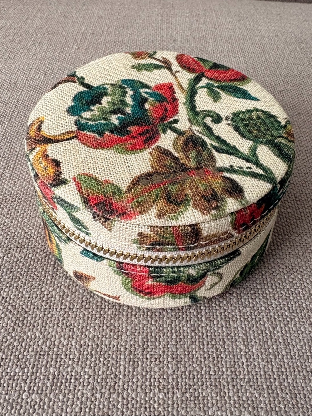 NWOT Sézane Round Tapestry Floral Travel Jewelry Box Case
